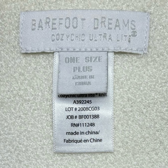 Barefoot Dreams Cozychic Ultra Lite Ocean Breeze Poncho Ombre Waterfall One Size - Picture 9 of 16